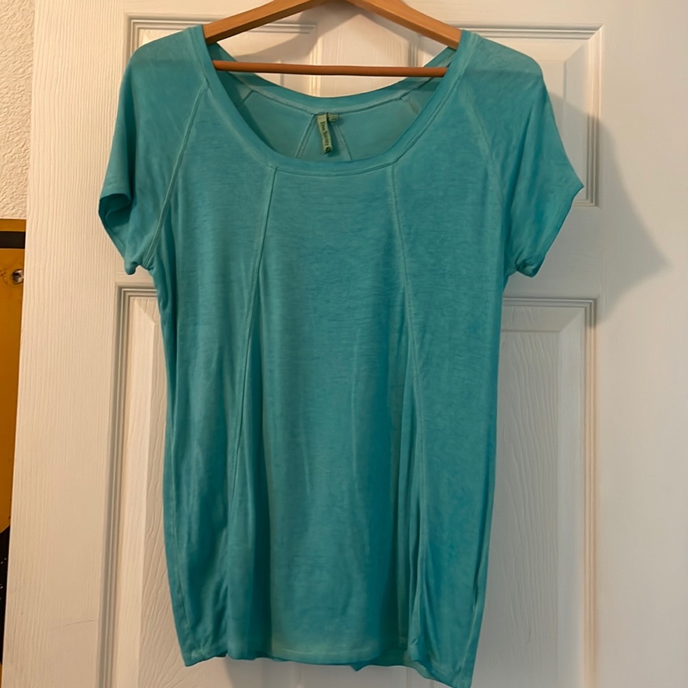 Free Society blue/green tee, size L